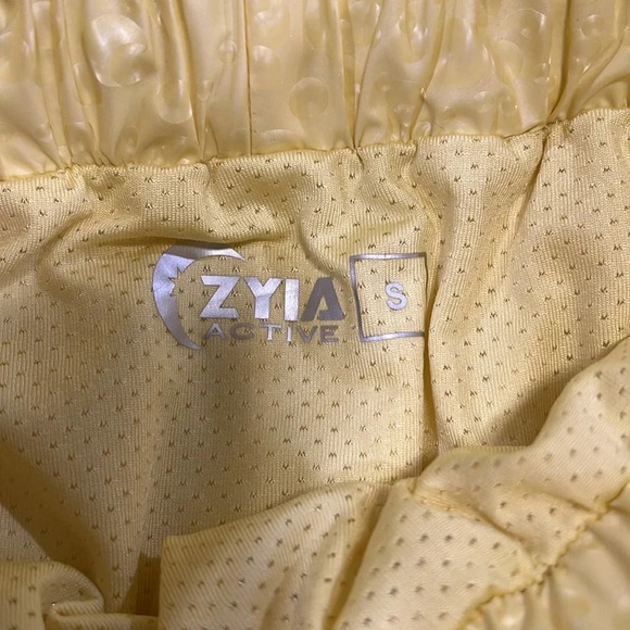 Ziya - small, bubble print yellow shorts - Picture 5 of 7